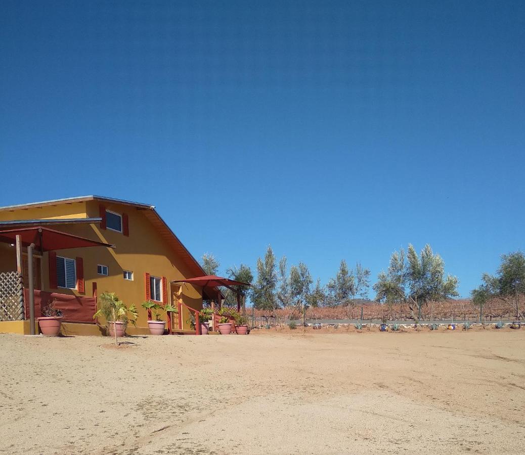 ואלה דה גוואדלופה Posada Soleil Bed & Breakfast מראה חיצוני תמונה